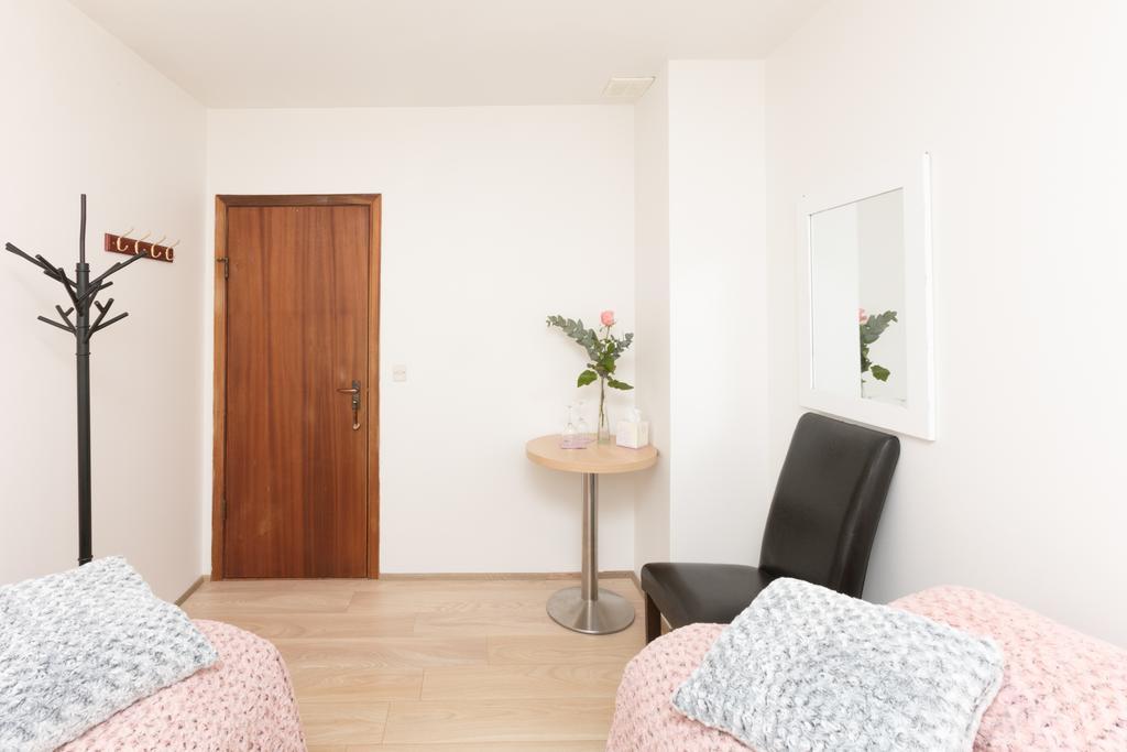 Blomasetrith Homestay بورغارنيس المظهر الخارجي الصورة